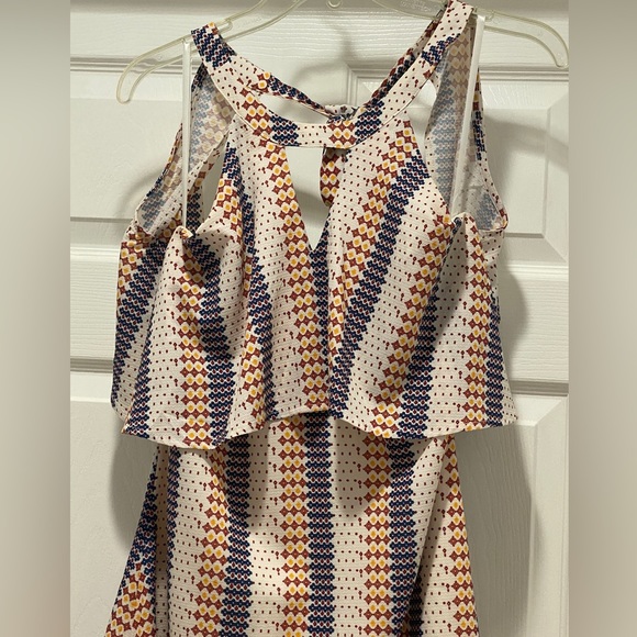 Do & Rae halter top open back tie back printed dress. - Picture 5 of 8